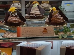 Mont Blanc pastries, complete with engineering sectional/frontal elevation diagram